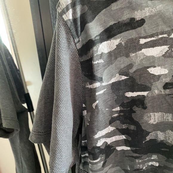 Under Armour T Shirt - Picture 4 of 10